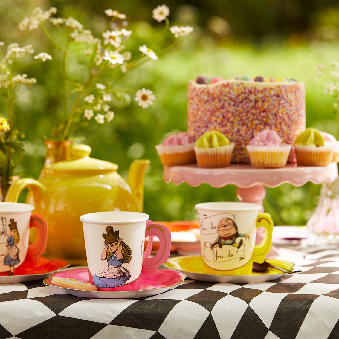 Alice in top wonderland tea set