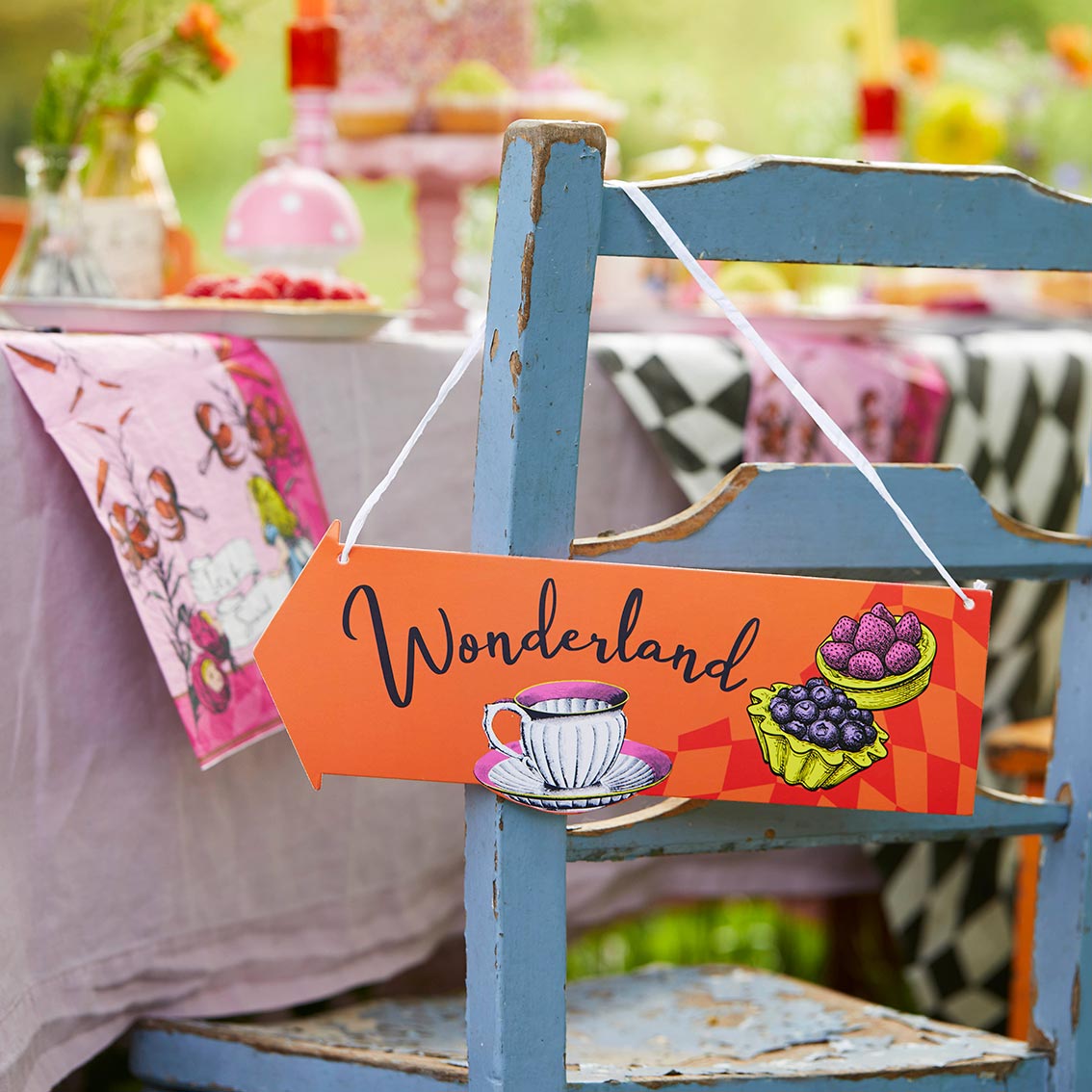 Alice in Wonderland Hanging Signs - 12 Pack | Tea Party Deor